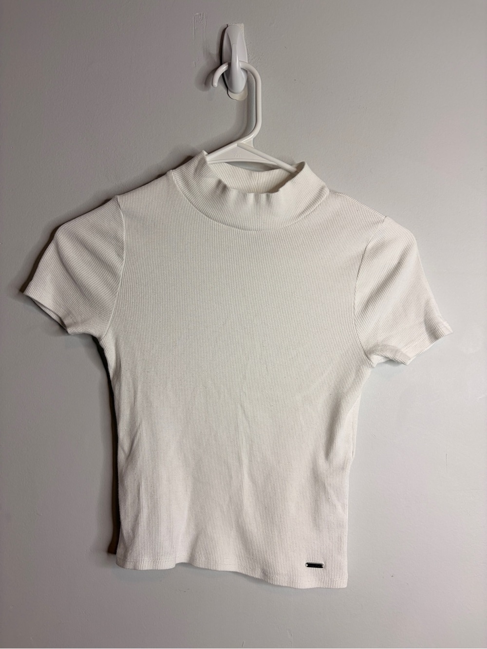 Hollister White Ribbed Mock Neck Crop Top Small